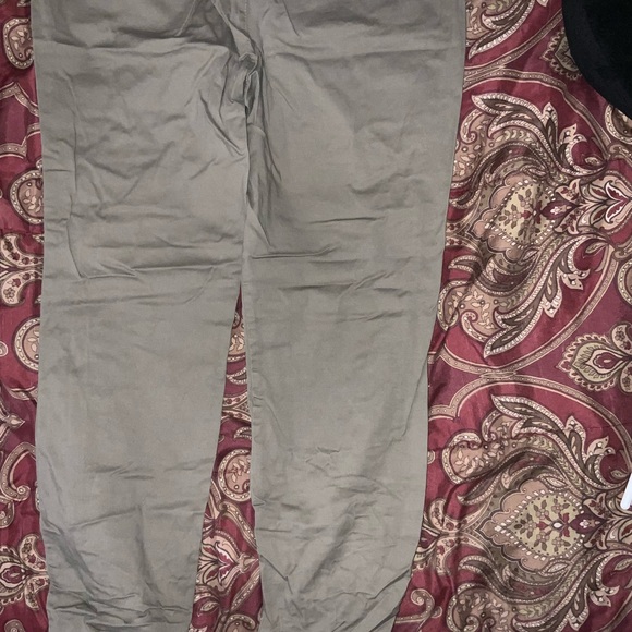 Capri Pants - Picture 3 of 3
